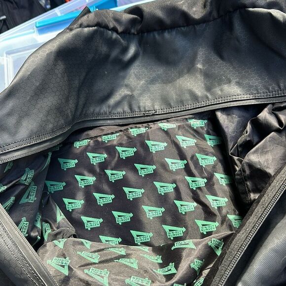 IN-N-OUT BURGER duffle bag - Picture 6 of 7